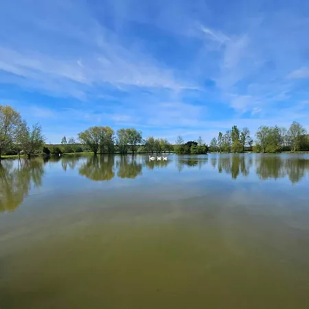 Κάμπινγκ La Roulotte De L'etang Chessy-les-Pres