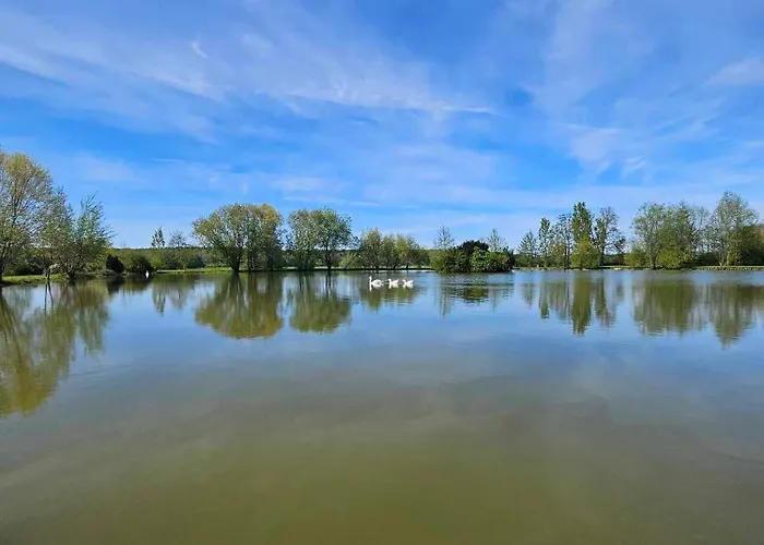 Camping La Roulotte De L'étang Chessy-les-Pres